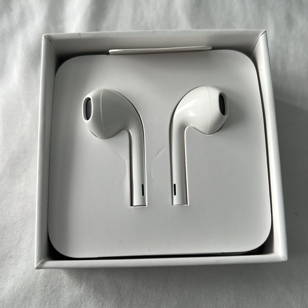 Apple EarPods - Picture 3 of 3